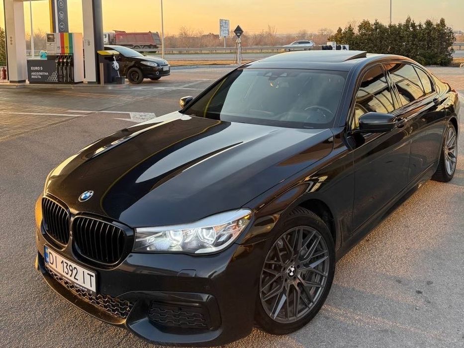 BMW 740i 2016 год