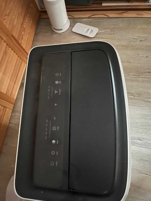 Кондиціонер мобільний Electrolux EXP26U338HW