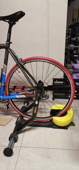 Rolo de treino Bkool Smart pro 2 com roda