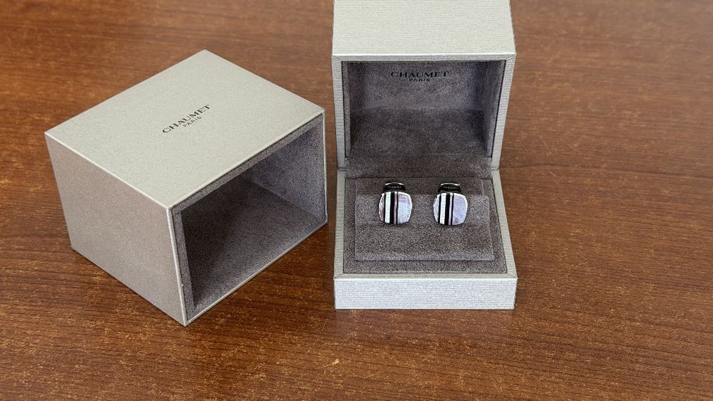 Запонки Chaumet Dandy нержавіюча сталь з брилліантами з коробкою!
Запонки Chaumet Dandy стальные с бриллиантами с коробкой!