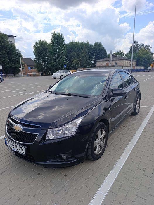 Chevrolet Cruze 2012 | 1.6 Бензин | Седан | 174 тис. км | 2 комплекти гуми