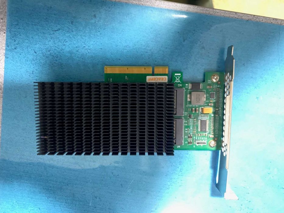 ANM22PE08 — это адаптер-плата расширения PCIe 3.0 x8
