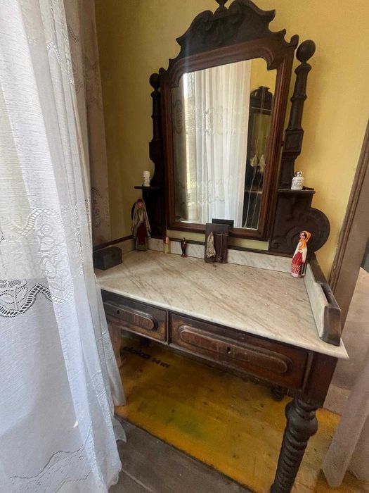 Conjunto móveis centenários em madeira maciça e de grande qualidade