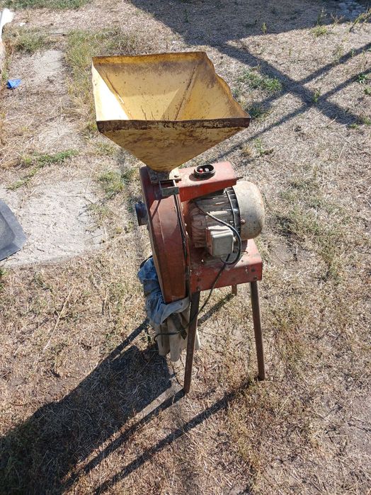 Продам зернодробілку