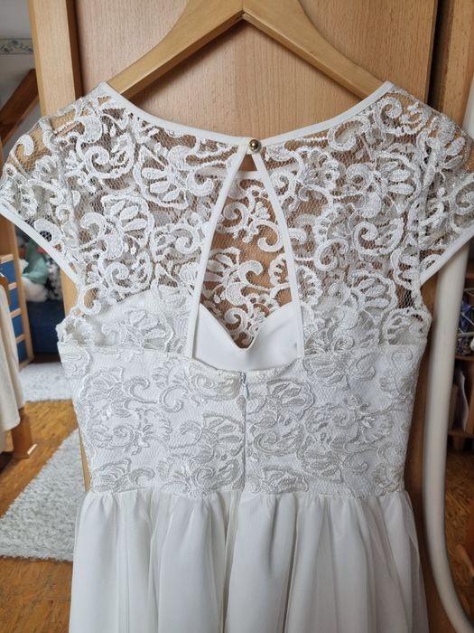 Biala sukienka slubna krotka