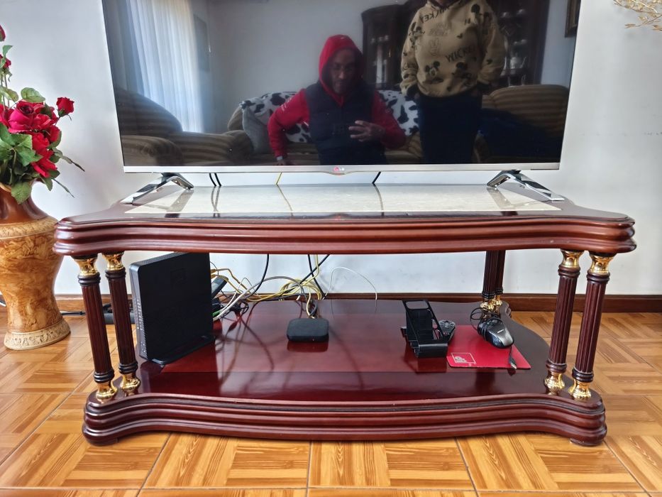 Mesa de sala para TV  ou centro