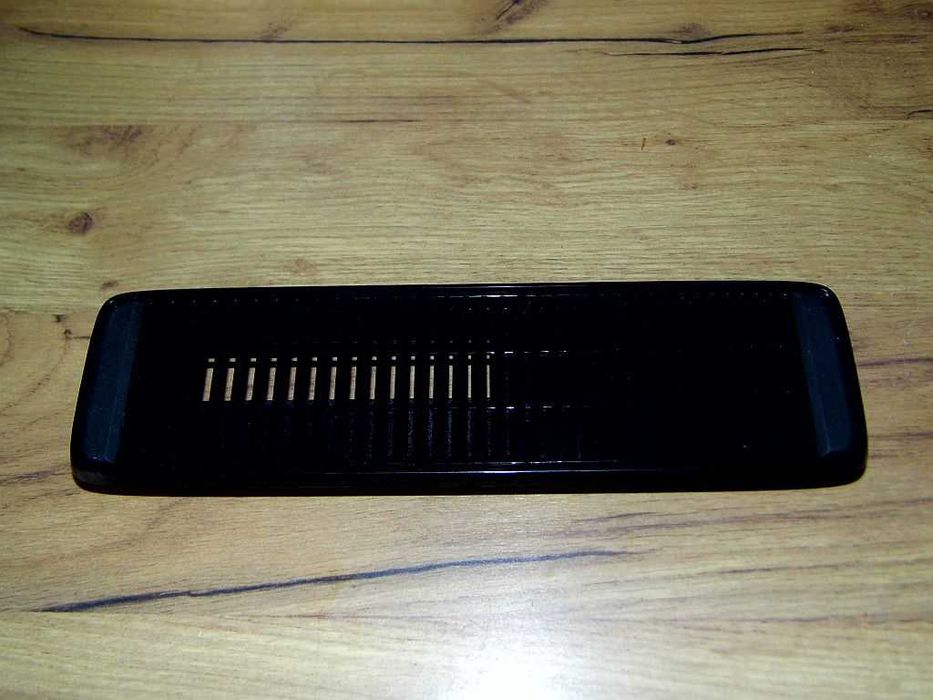 Boczna kratka z otworem na dysk twardy do konsoli XBox 360 Slim