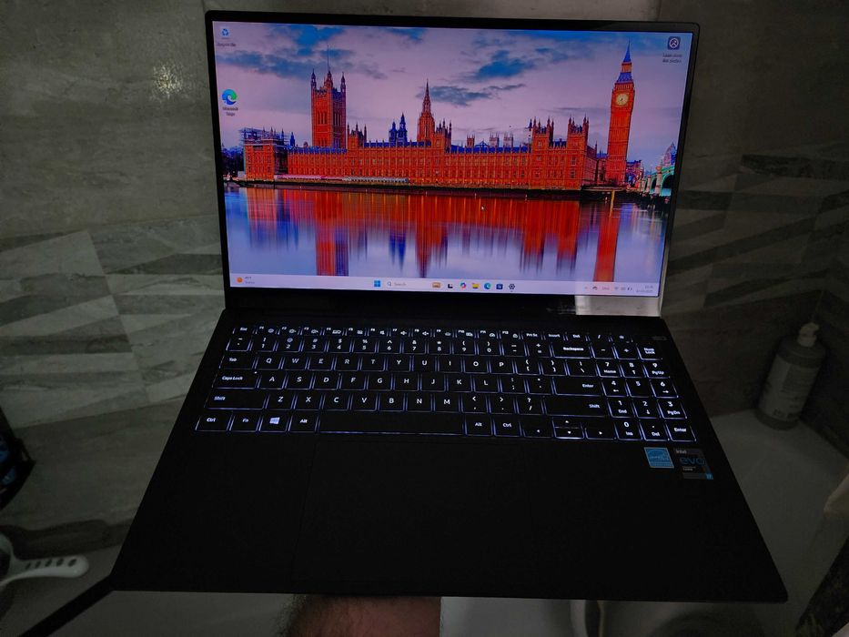 Samsung Galaxy Book Pro 15.6" AMOLED Intel i7-1165G7 16GB 512GB