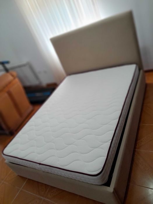 Cama semi nova em ótimo estado