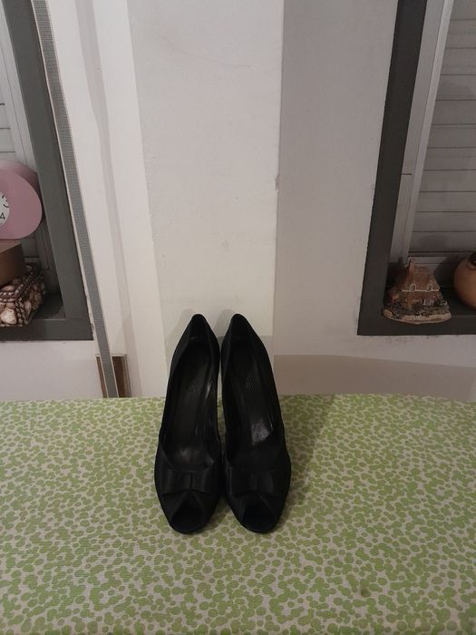 Vendo Sapatos de Senhora HAITY muito bonitos como novos
