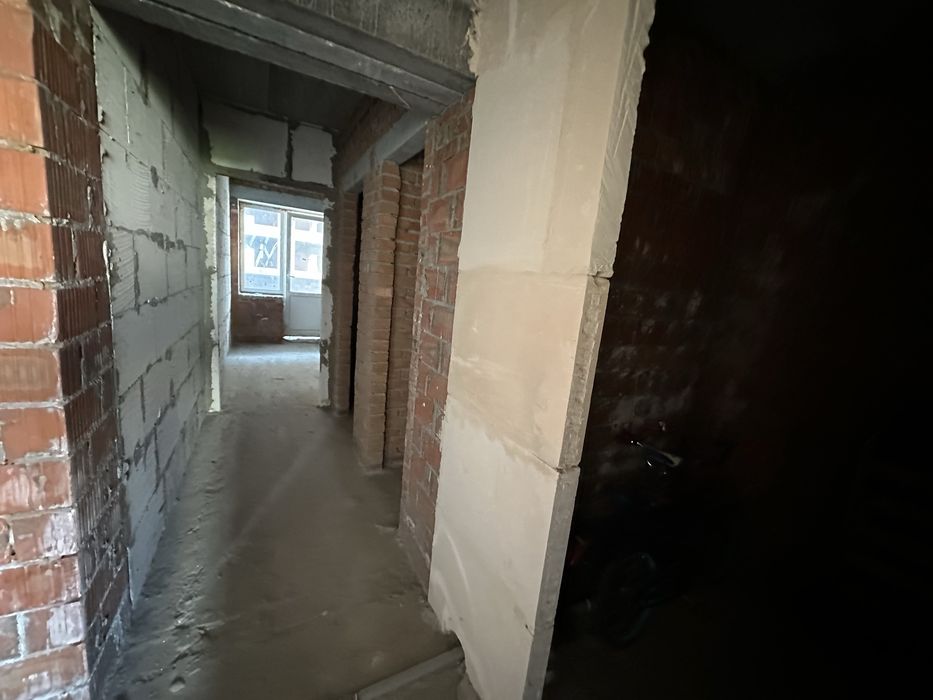 Продам 2к квартиру 67м2 в зданому будинку ЖК  Петрівський квартал