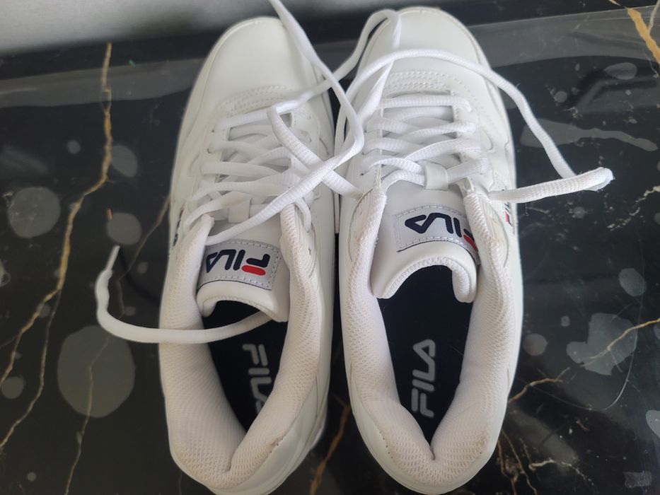 FILA жіночі кросівки  білі