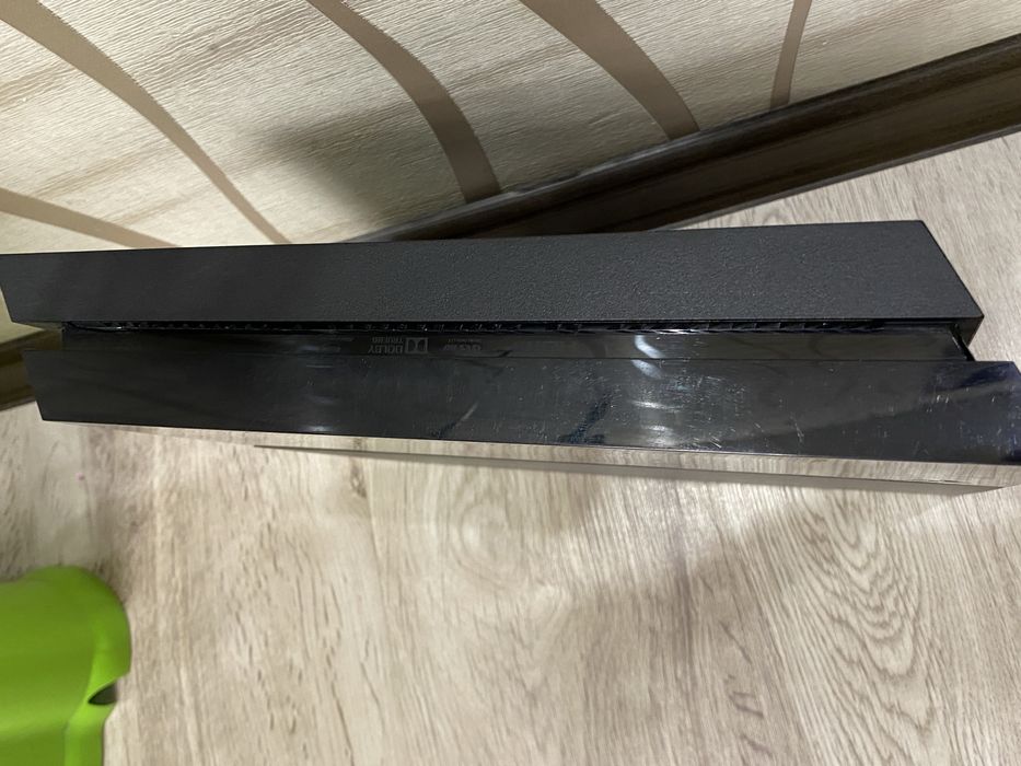 PlayStation 4 с двумя джостиками и диском гта