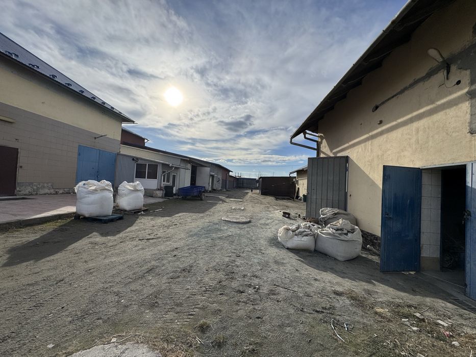 Продається комплекс промислових приміщень