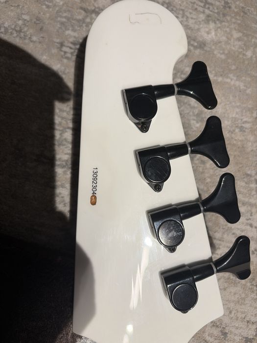 бас гітара Epiphone Thunderbird IV Pro