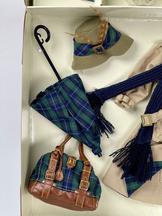 Mattel Barbie Fashion Model Collection True Brit Accessory Set