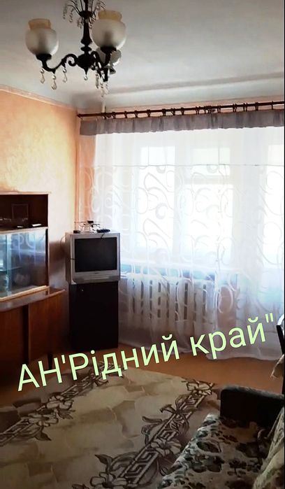 Здається кімната для дівчини на Подолі на 3поверсі