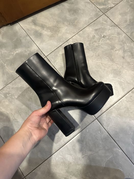 чорні демісезонні ботильйони на високій платформі H&M 37