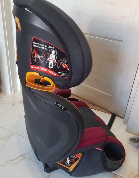 Автокрісло-бустер 2 в 1 Chicco з Izofix