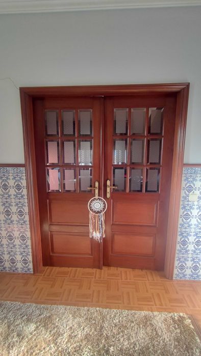 Porta de madeira maciça