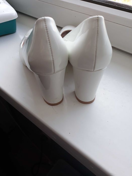 Buty do ślubu r.38 ładne i wygodne:)jak nowe!