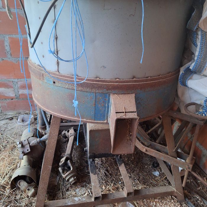 Vendo moinho de pedra para ceriais motor trifasico