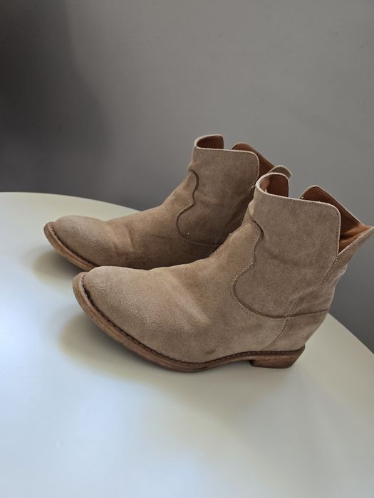 Botki beżowe jesienne modne 37