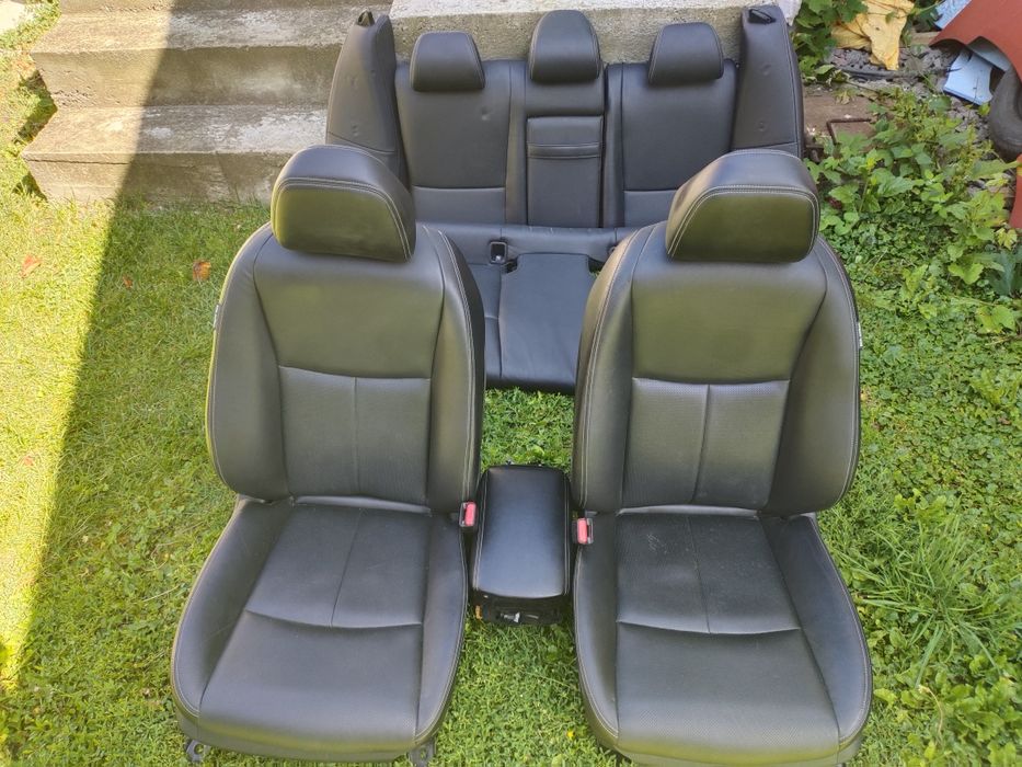 Автосидіння чорна шкіра Infiniti Q50 HYBRID -2014 комплект підлокітник