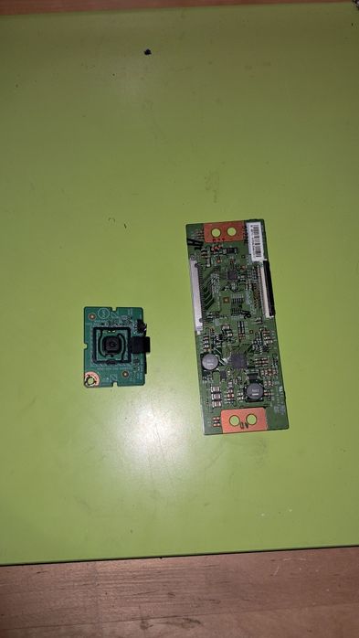 Części do telewizora.