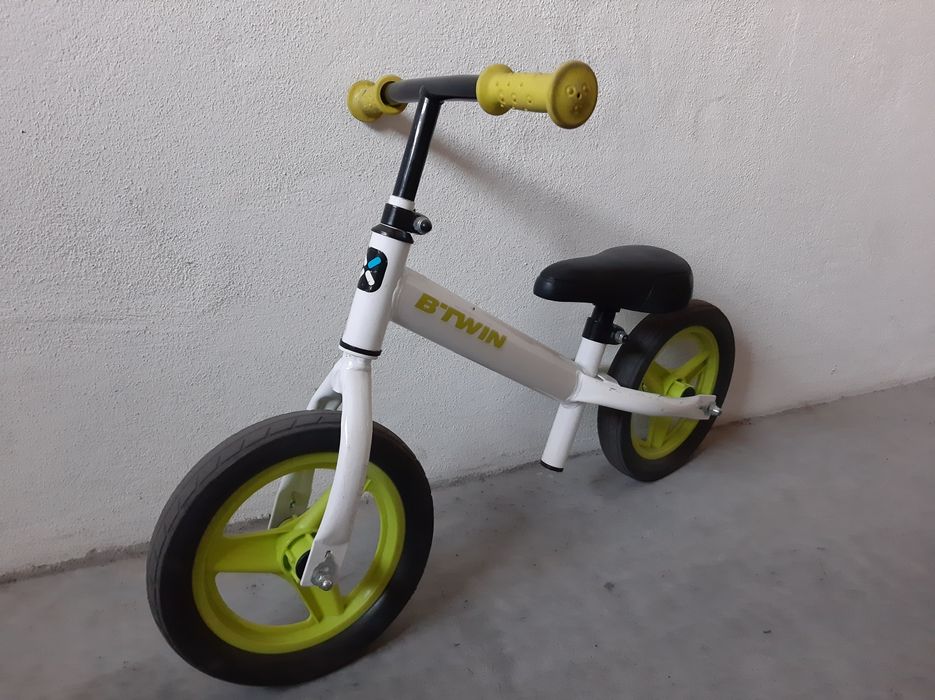 Bicicleta de equilíbrio sem pedais
