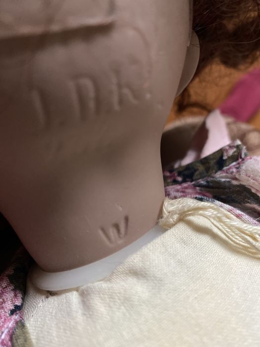 Фарфоровая кукла