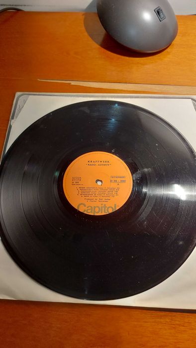 Kraftwerk – Radio-Activity (LP)