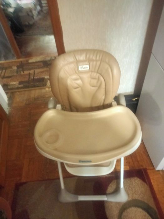 Стільчик для годування
