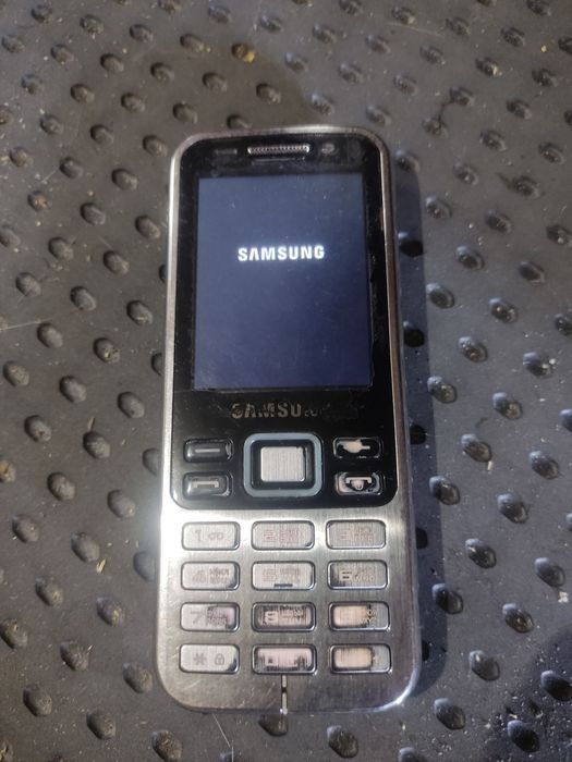 телефон Nokia кнопочний