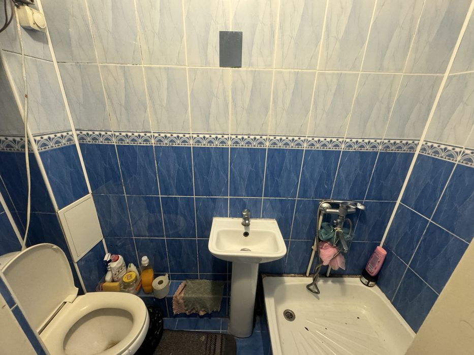 Продаються 2 кімнати з спільною кухньоб на Небесній Сотні