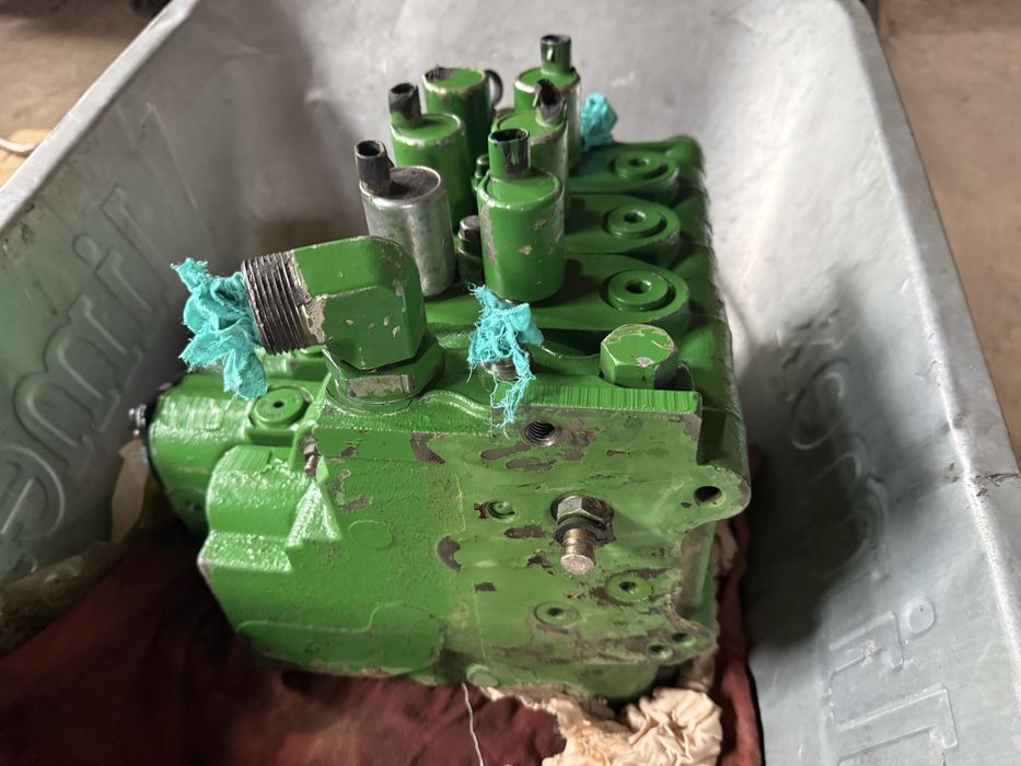 John Deere розпридільник
