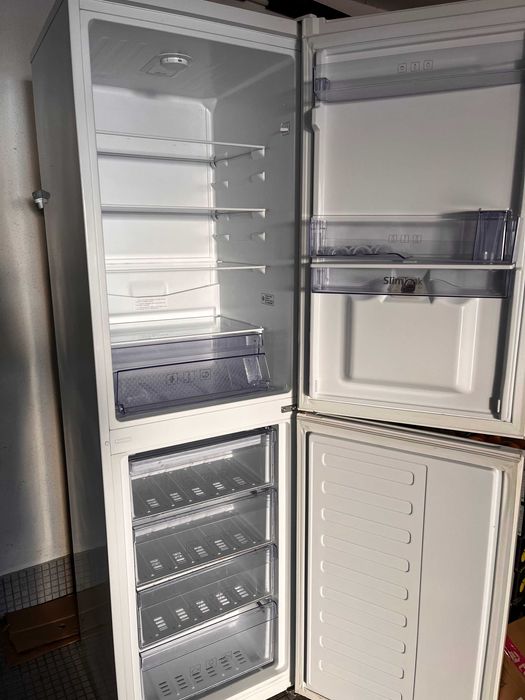 Frigorífico BEKO (como novo),  com dispensador de água, no frost