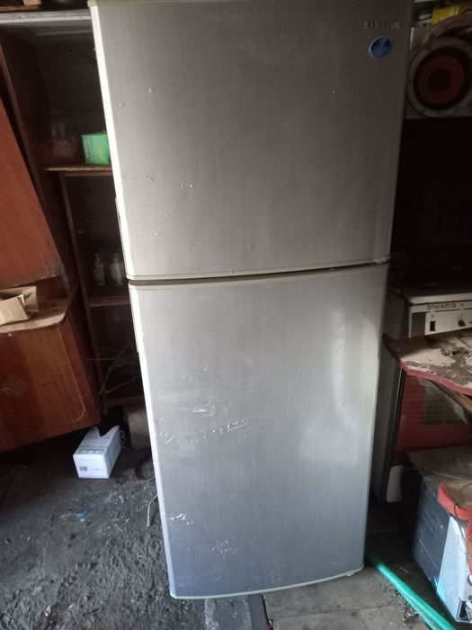 Холодильник  SAMSUNG