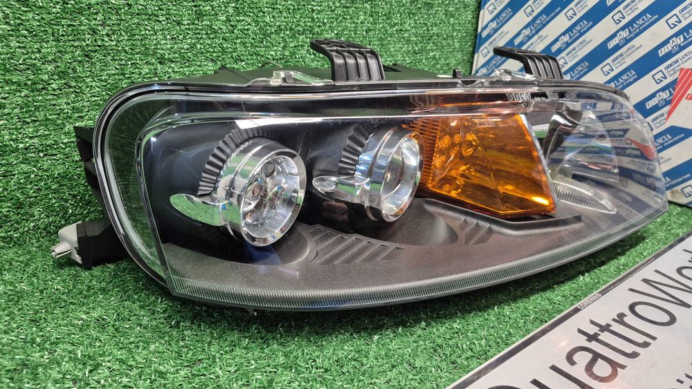 Otica Farol Direito Fiat Punto II 188 1999 a 2012 Ref. DX-677.18535 Original Fiat Valeo NOVO