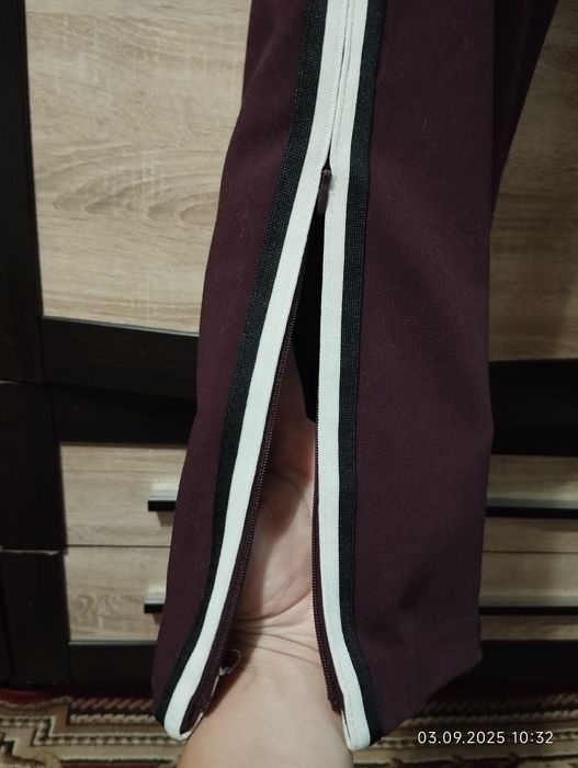 Штани брюки з лампасами