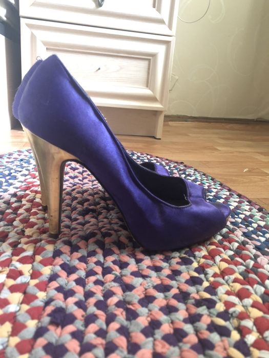 Туфли ка каблуке с открытым носком