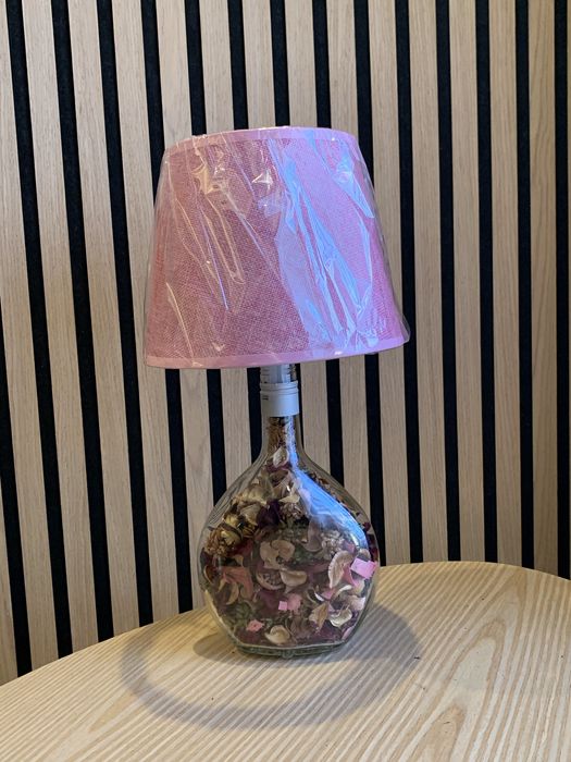 Candeeiro garrafa Vinho Rose ideal para decoraçao peças únicas.