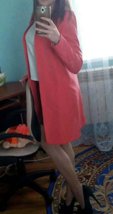 Жіночий весняний плащ