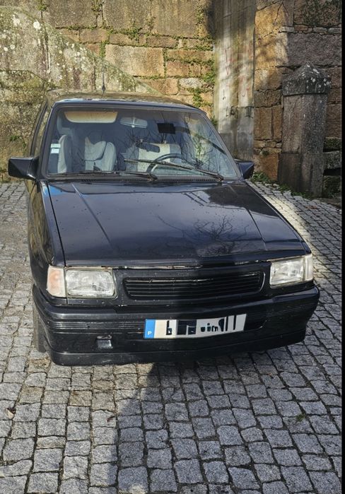 Opel corsa A com engate reboque
