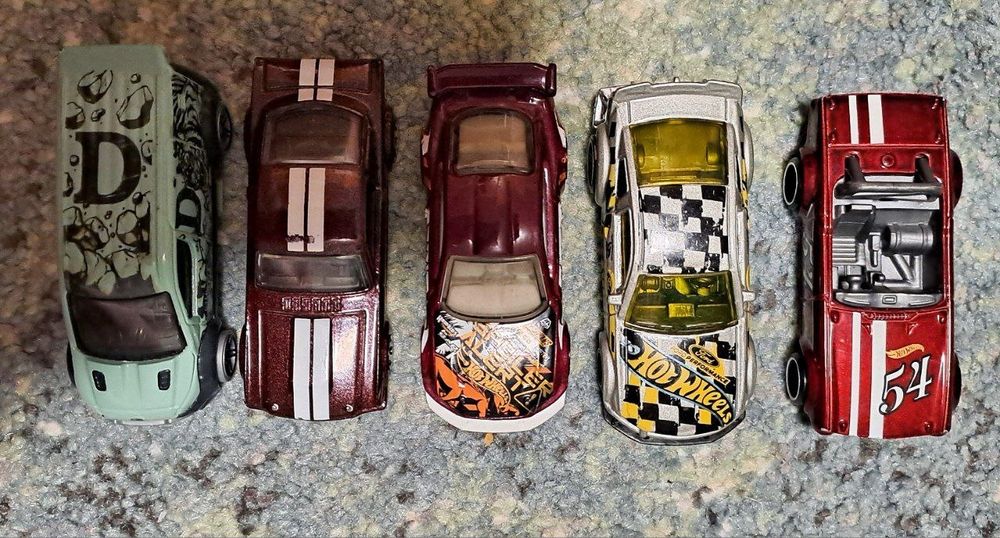 Машинки моделі Hot Wheels