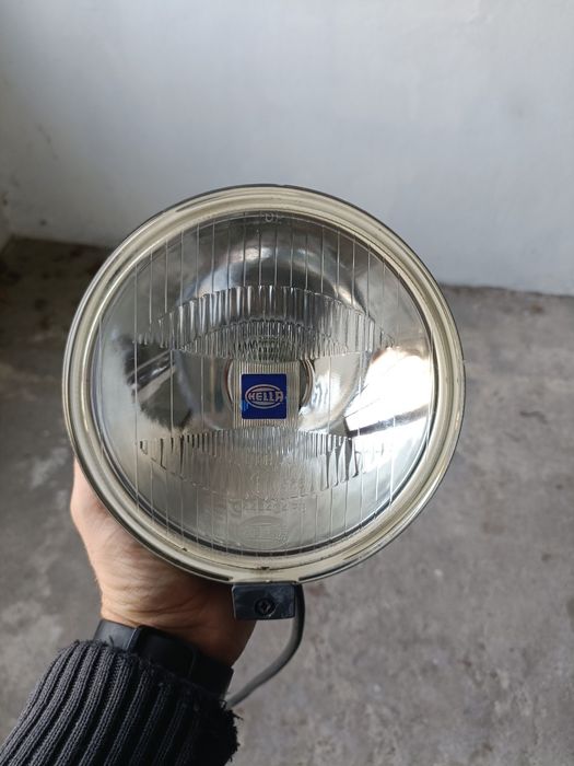 Faróis HELLA Comet 500