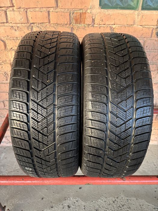 Пара зимових шин 235/55R18 Pirelli