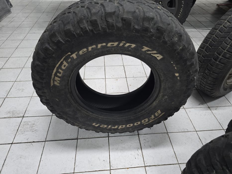 Pneus 265 / 75 / 16 ( 3 pneus)