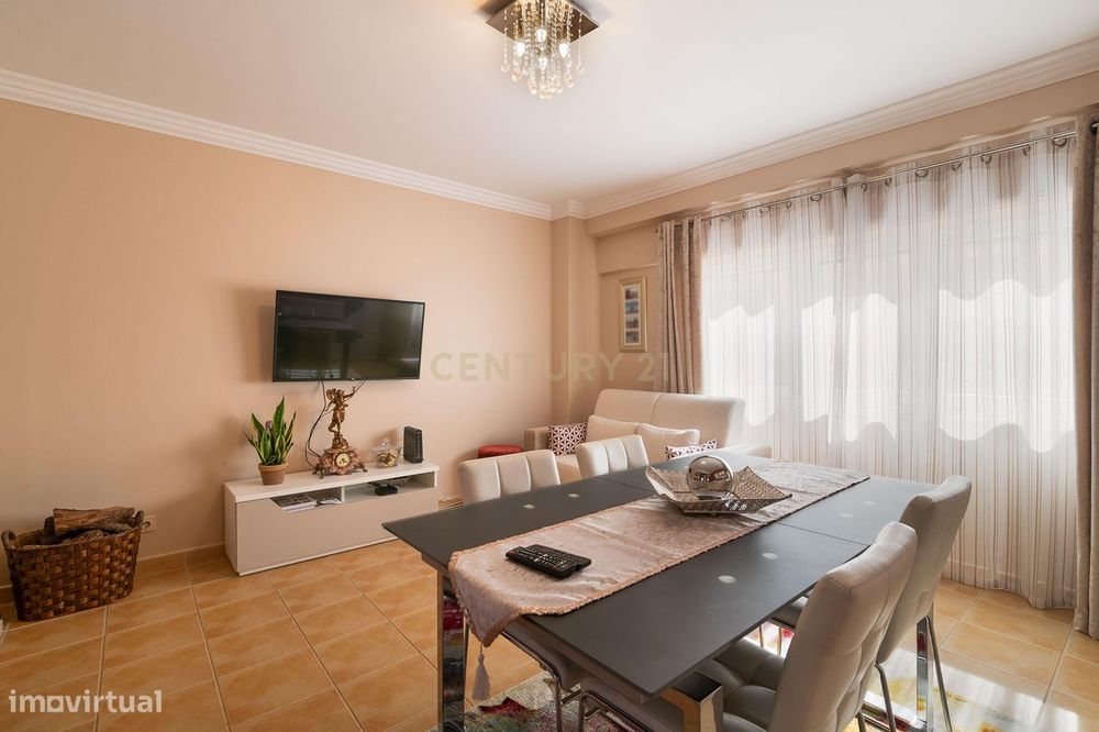 Apartamento T2 – Jardim da Radial, com 2 elevadores e arrecadação