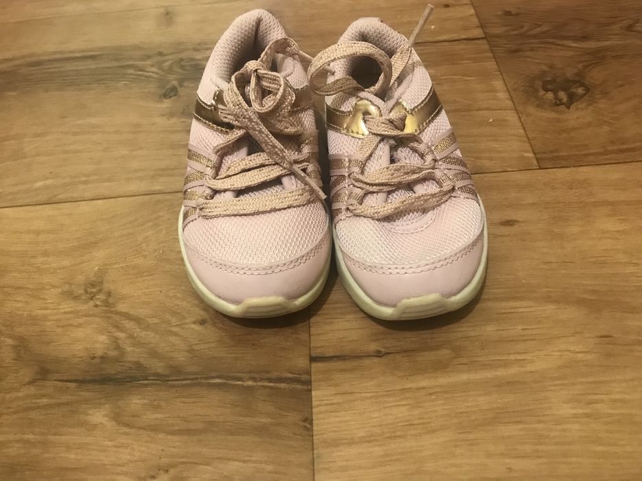 Кросівки на дівчинку oshkosh carters 22розмір, 14см